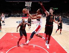 app下载-包含克里夫兰骑士迎NBA季后赛关键赛；国际比赛日遗憾出局；压力陡增；更衣室氛围转暖的词条