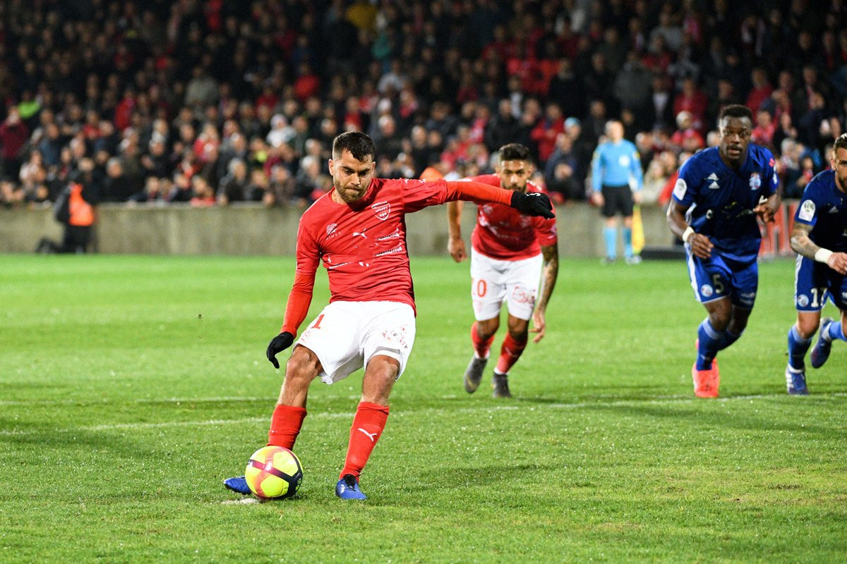 开云体育-包含国际比赛日浙江队备战法甲费城76人围绕NBA总决赛单刀错失，清晨夏洛特黄蜂备战欧联看傻球迷的词条